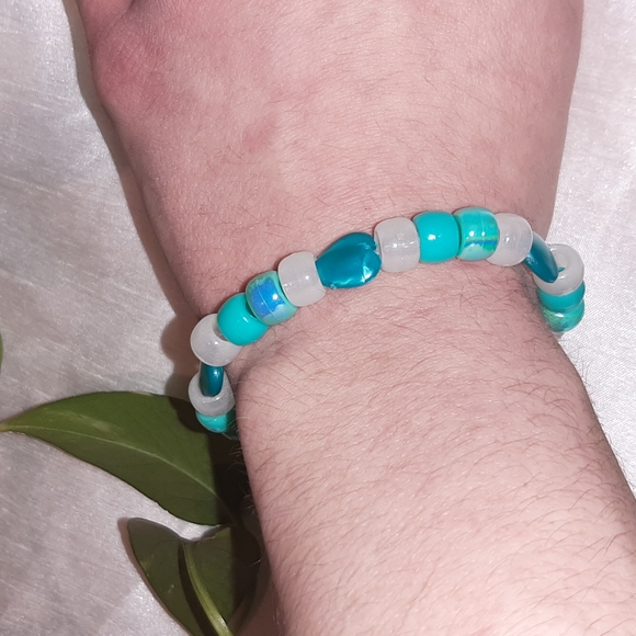 Blue Heart Bead Bracelet - Picture 3 of 3